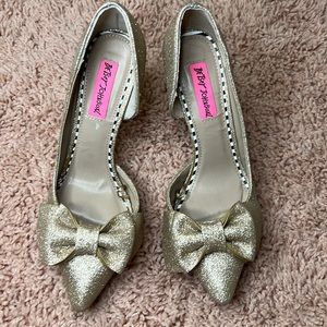 Betsey Johnson golden glitter heels